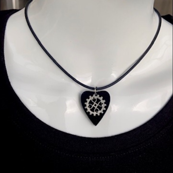 Black resin ouija board steam punk wheel necklace - Picture 8 of 12